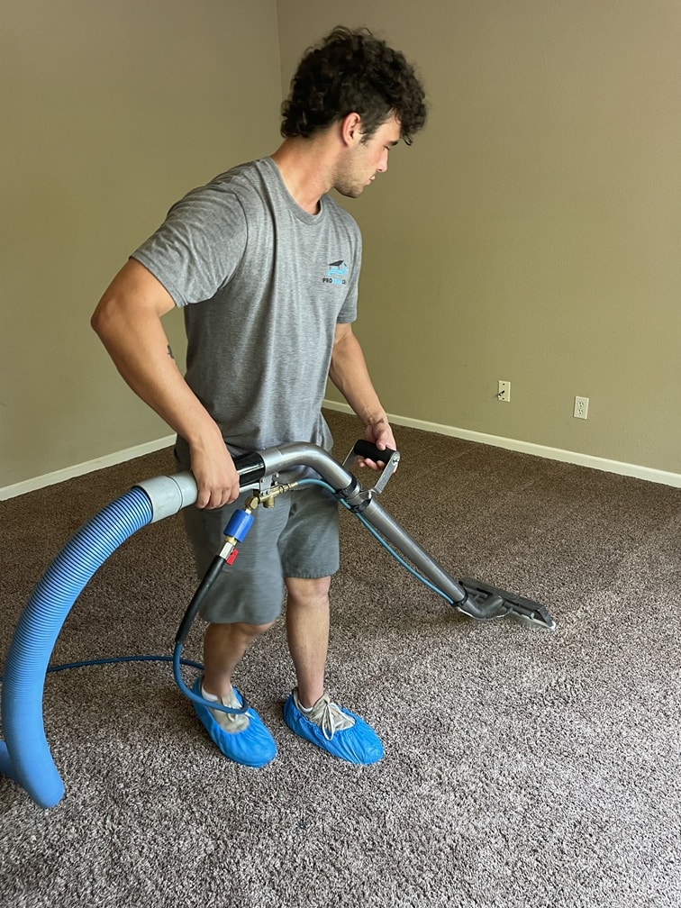 Roseville carpet cleaning technician